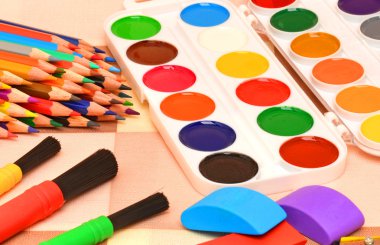 Renkli kurşun kalem, Boya fırçaları, kalem sharpeners, su-renk 