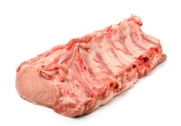 Свиные ребра, изолированные на белом — стоковое фото