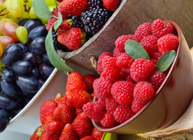 Böğürtlen, çilek, ahududu ve üzüm ahşap baske