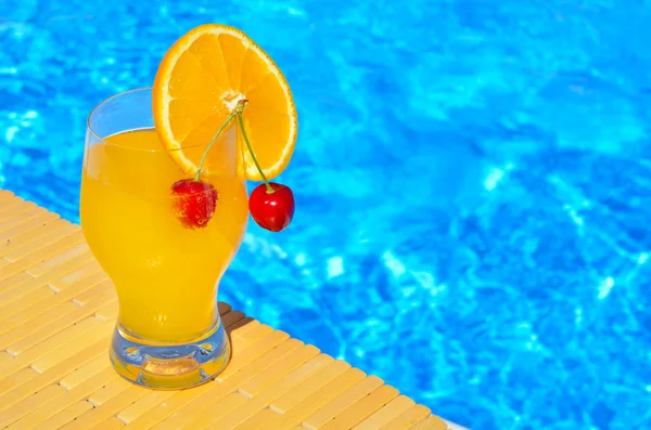 Cocktail glass with orange and cherry — Stock Photo, Image