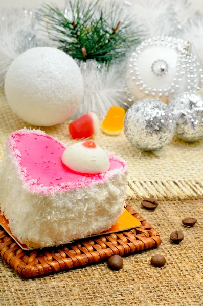 Christmas delicious heart shaped cake — Stock Photo, Image