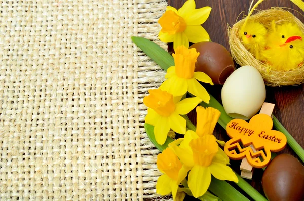 Easter decoration with chocolate eggs. — Stock Photo, Image