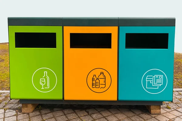 Çöp Konteynırları Ayıklama Cam Plastik Kağıt Için Ayrı Çöp Kutuları — Stok fotoğraf