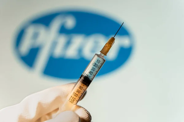 Kiev Oekraïne April 2021 Het Gezondheidszorgconcept Van Pfizer Biontech Vaccin — Stockfoto