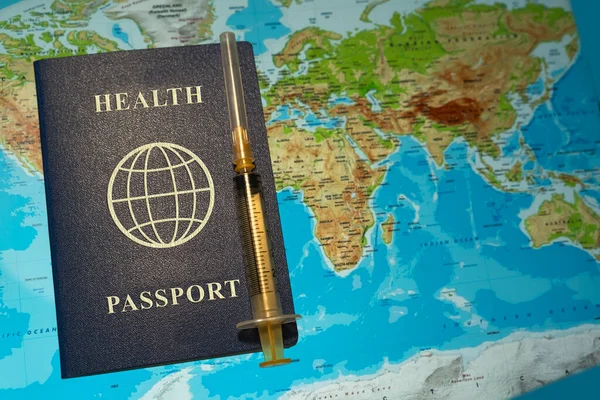 Concepto Pasaporte Salud Global Pasaporte Inmunidad Con Jeringa Amarilla Fondo —  Fotos de Stock