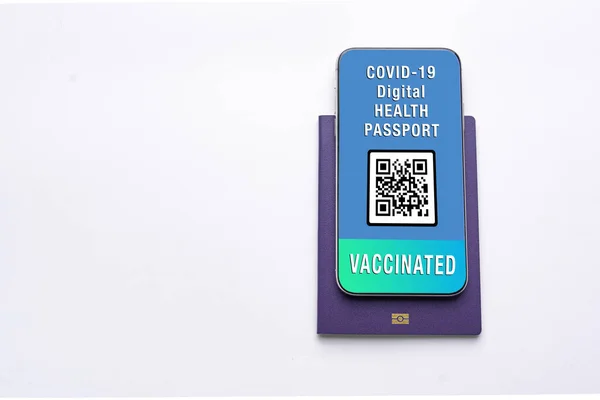 Passaporto Sanitario Vaccinale Covid Visualizzato Sullo Smartphone Tenuto Mano Maschio — Foto Stock