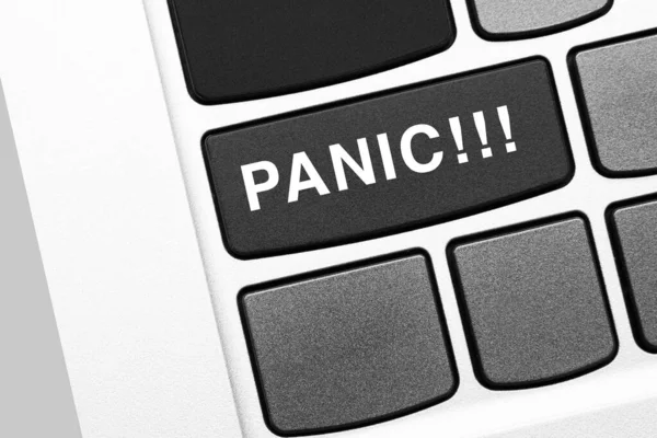灰色のコンピュータキーボードのパニックボタン 合理的な思考と行動を防ぐ恐怖の突然の強い感情の概念 — ストック写真
