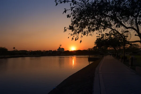 Яскраві Sundown Клонг La Lom озеро — стокове фото