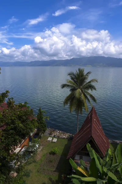 Vista desde Tuk-Tuk hasta el lago Toba — Foto de Stock