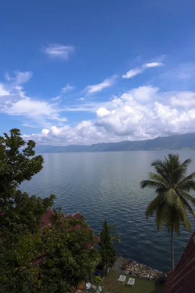 Vista desde Tuk-Tuk hasta el lago Toba — Foto de Stock