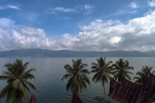 Vue de Tuk-Tuk au lac Toba — Photo