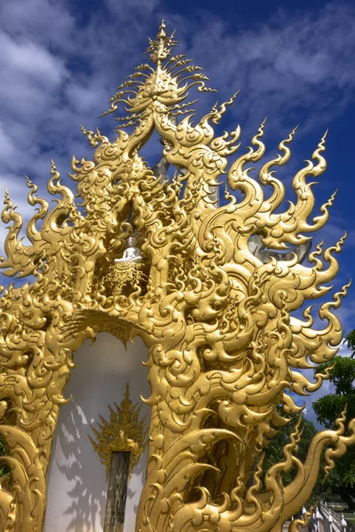 Buda brilhante. Wat Rong Khun, Chiang Rai Tailândia — Fotografia de Stock