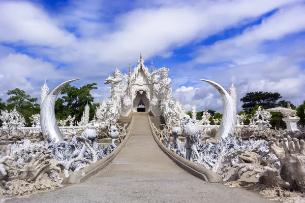 Wat rong khun, vägen till templet. — Stockfoto