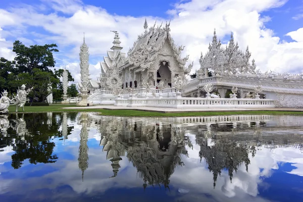 WAT rong khun, Yansımalar.