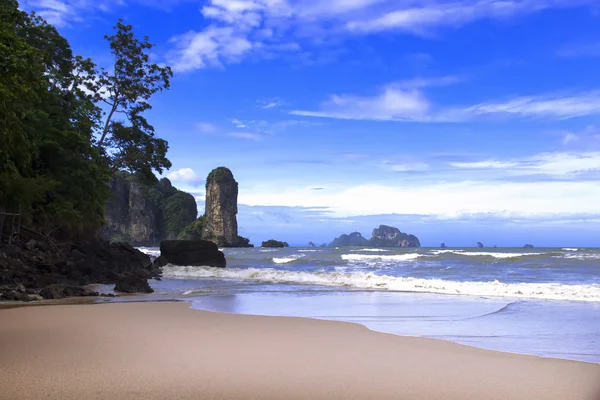 Pedras e mar . — Fotografia de Stock