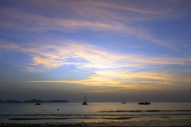 sonra günbatımı gökyüzü.