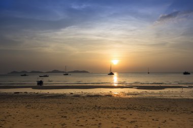 gün batımı tekne.