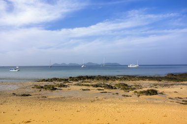 düşük gelgit sırasında.