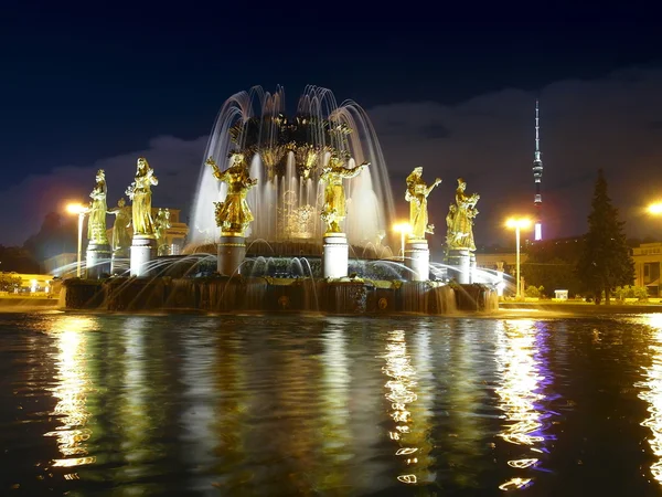 Torre Ostankino e Fonte VDNH . — Fotografia de Stock