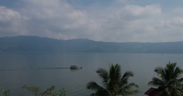 Lac Toba Paysage avec bateau 