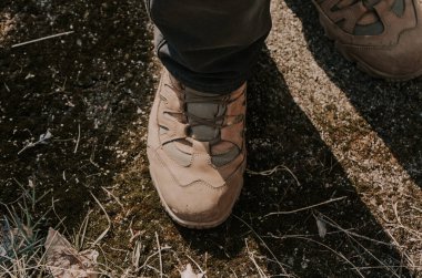 Pripyat 'ın terk edilmiş hayalet kasabası. Yosun ayakkabılar kalkmaz