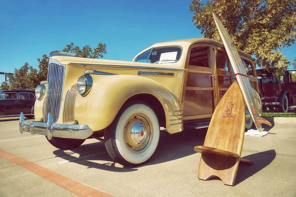 Жовтий 1941 Packard 110 класичний автомобіль — стокове фото