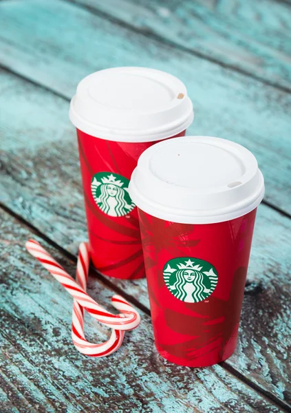 Cup of Starbucks holiday beverage peppermint mocha — Stock Photo, Image