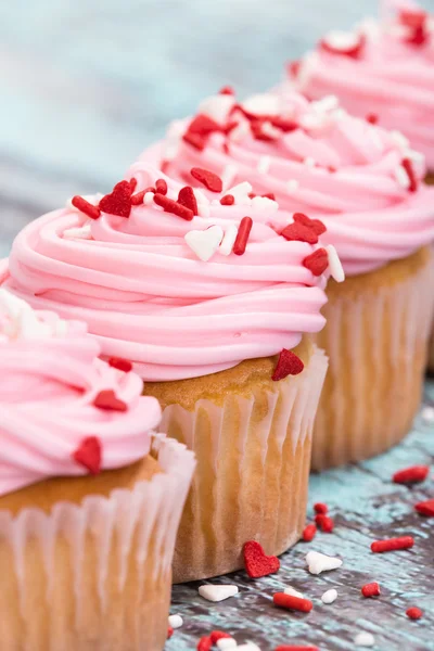 Růžový den Valentines cupcakes se sype — Stock fotografie