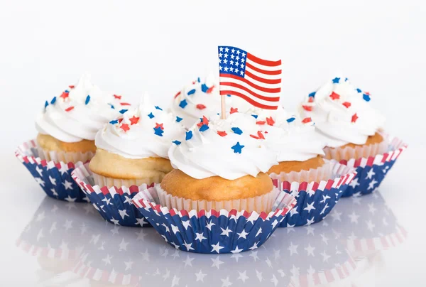 Patriotic cupcakes with American flag — Stock Photo, Image