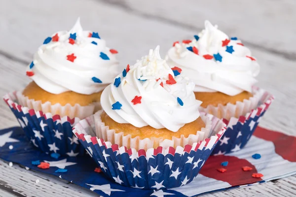 Cupcakes patrióticos com polvilhas — Fotografia de Stock