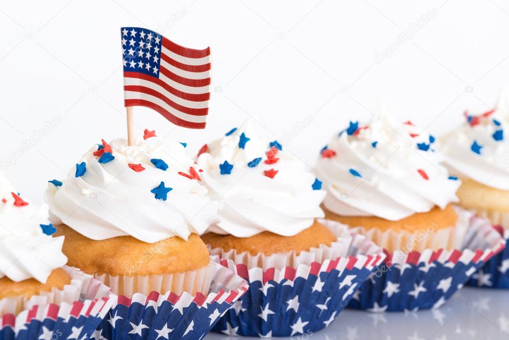 Row of patriotic cupcakes with American flag