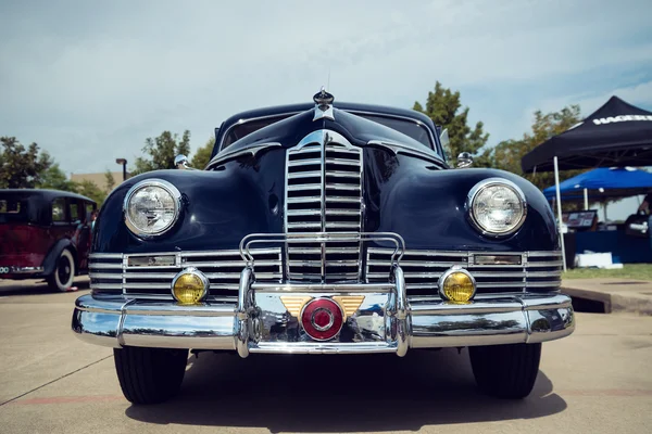 Voiture classique bleu foncé 1947 Packard Custom Coupe — Photo