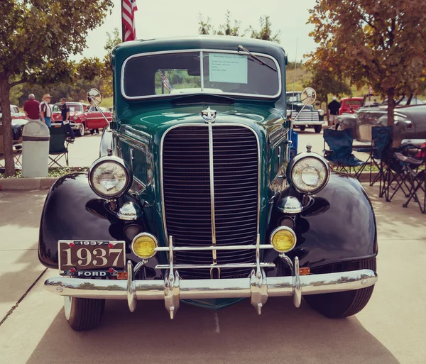 Zelené 1937 Ford pickup truck klasické auto — Stock fotografie