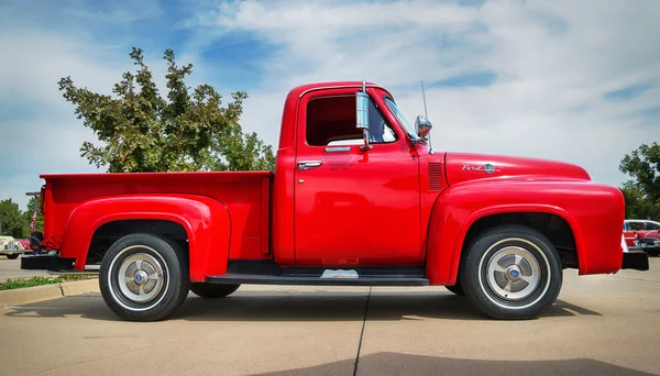 Camion Ford F-100 Classic 1955 Rouge Voiture — Photo