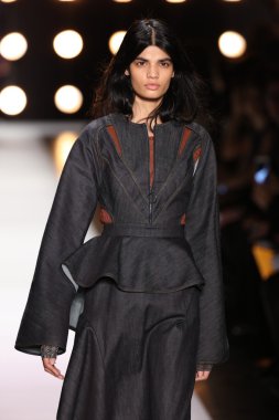 BCBGMAXAZRIA sonbahar 2016 defile