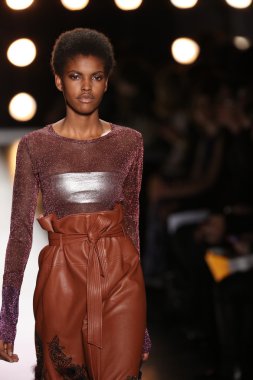 BCBGMAXAZRIA sonbahar 2016 defile