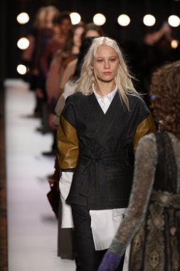 BCBGMAXAZRIA sonbahar 2016 defile