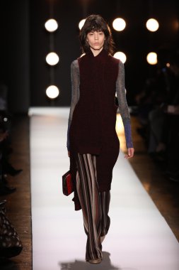 BCBGMAXAZRIA sonbahar 2016 defile