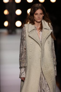 BCBGMAXAZRIA sonbahar 2016 defile