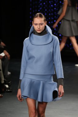 Milly defile