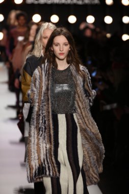 BCBGMAXAZRIA sonbahar 2016 defile