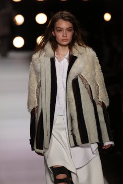 BCBGMAXAZRIA sonbahar 2016 defile