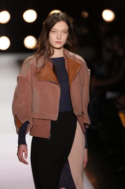 BCBGMAXAZRIA sonbahar 2016 defile