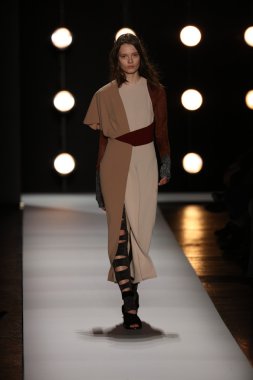 BCBGMAXAZRIA sonbahar 2016 defile
