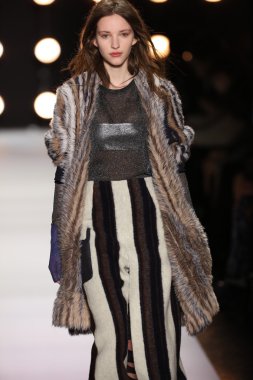 BCBGMAXAZRIA sonbahar 2016 defile