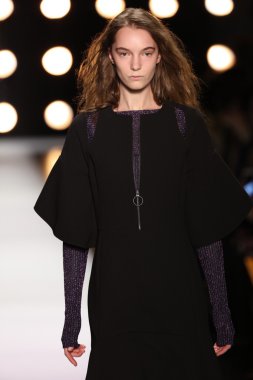 BCBGMAXAZRIA sonbahar 2016 defile