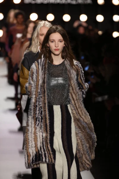 Desfile de moda Otoño 2016 BCBGMAXAZRIA —  Fotos de Stock