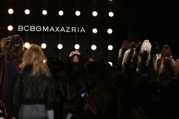 Pokaz mody BCBGMAXAZRIA jesieni 2016 — Zdjęcie stockowe