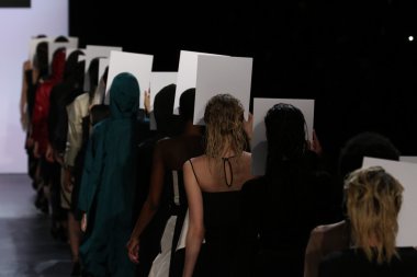 Francesca Liberatore göster