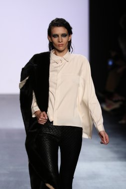 Francesca Liberatore göster